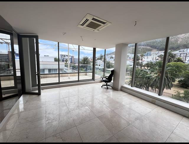 183M² OFFICE TO LET IN SEA POINT